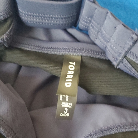 Torrid sz 3 Navy Blue Peplum Underwire Swim Top - Picture 5 of 6